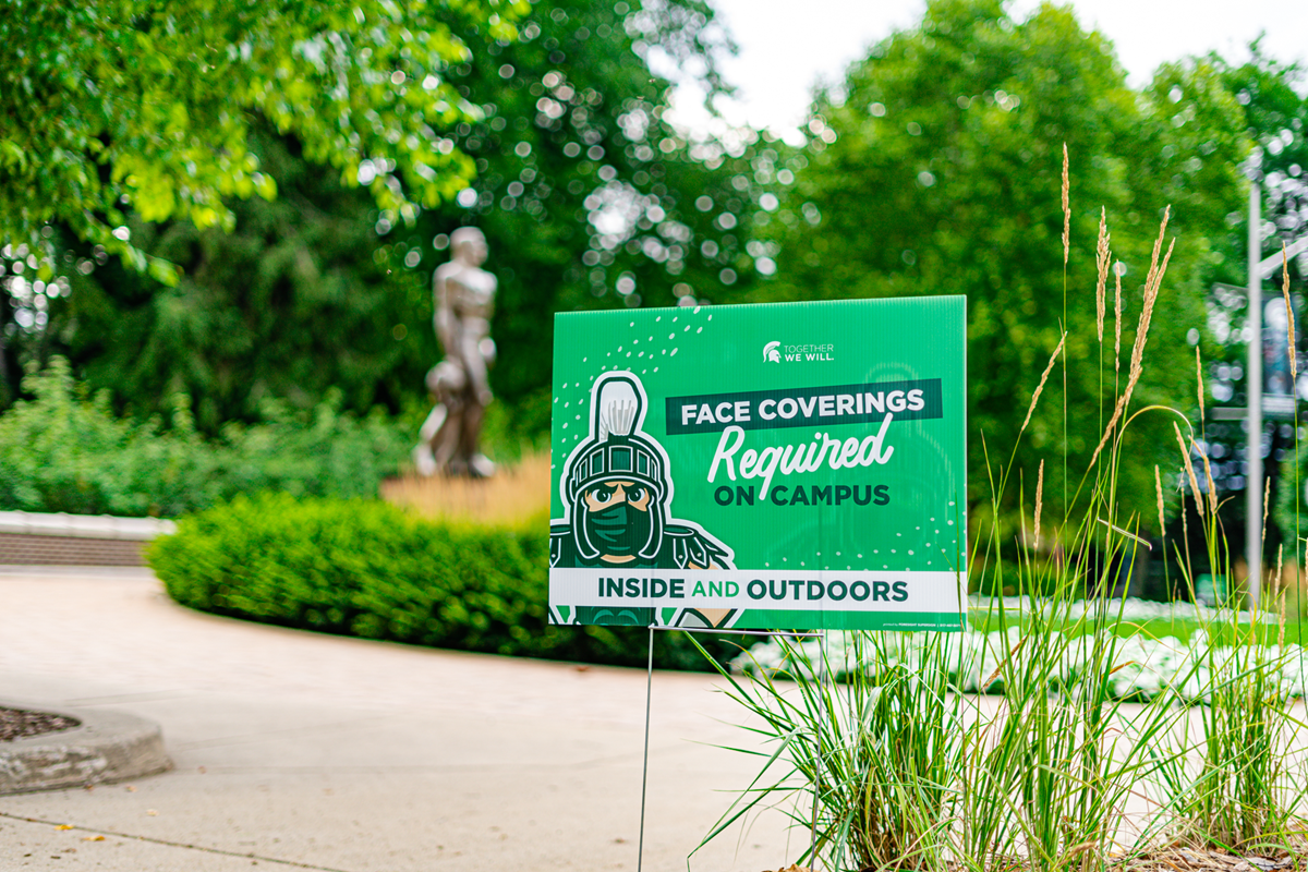Example of lawn sign reminding campus users of mask wearing requirement