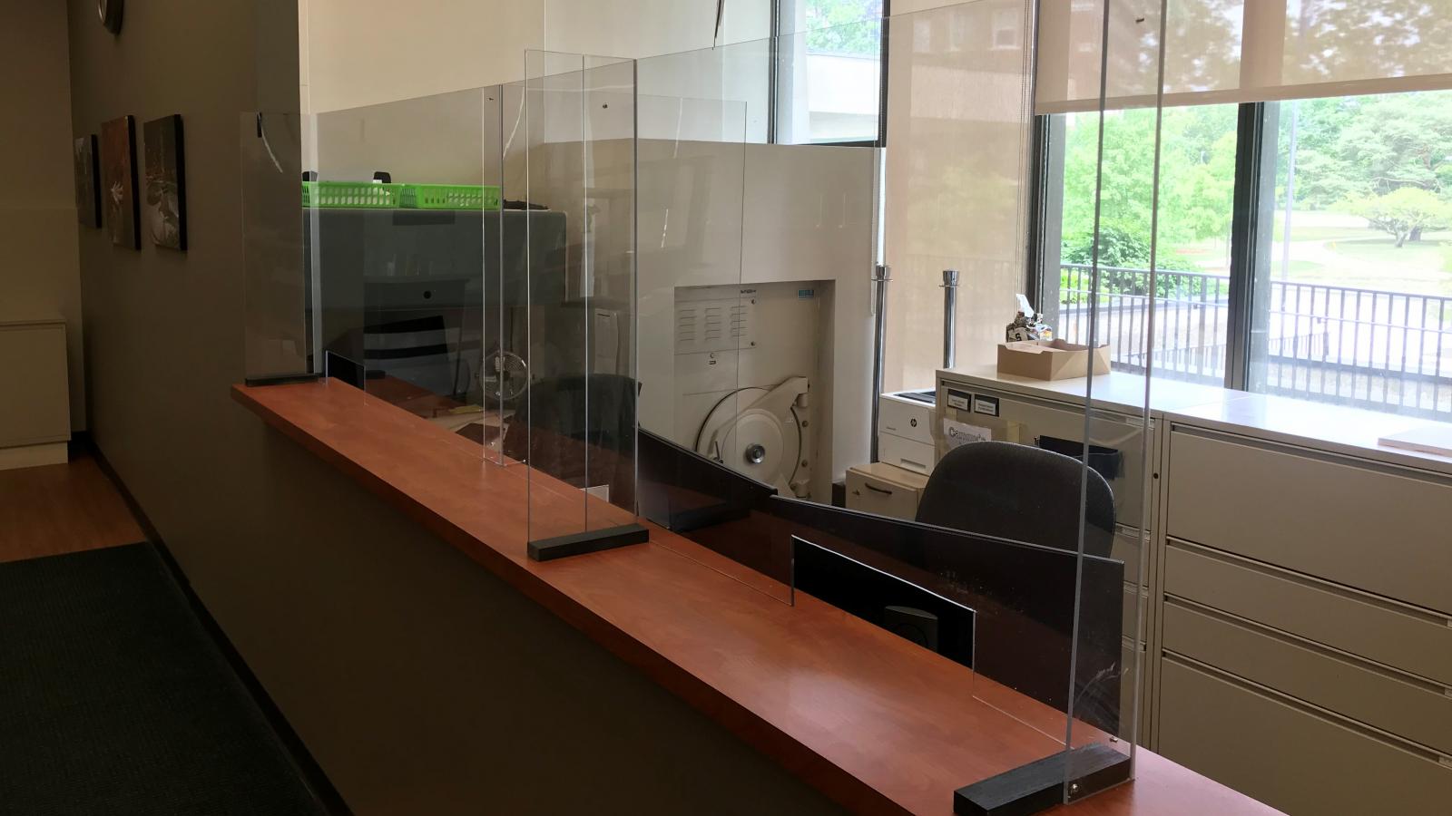 Polycarbonate shielding at a customer service desk