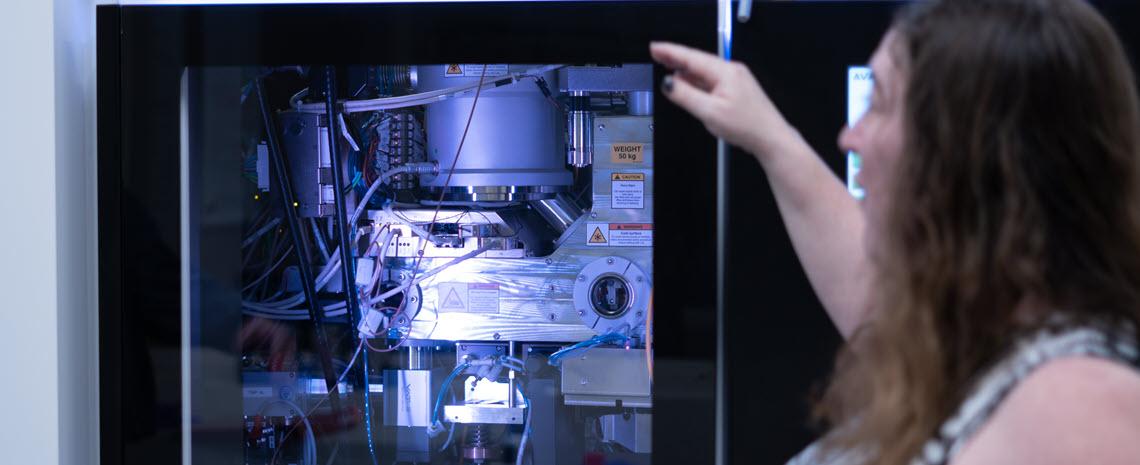 Photo of Dr. Kristin Parent with the cryogenic electron microscope