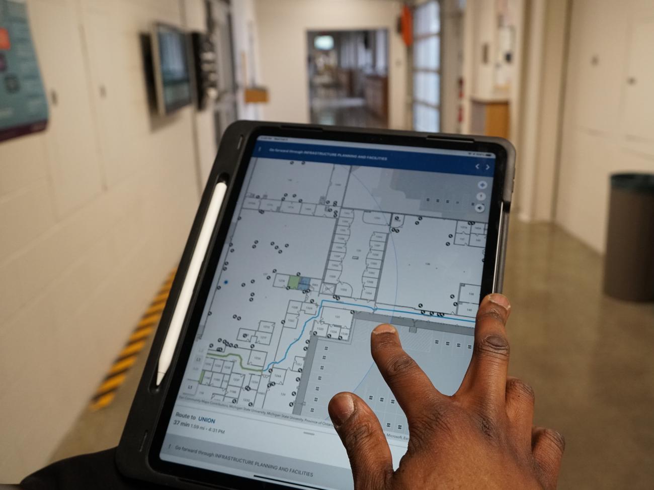 An IPF employees uses the wayfinding app.